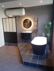 A bathroom at Le Studio Loft