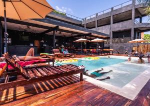 Bazén v ubytování Che Bacalar Hostel & Bar Adults Only nebo v jeho okolí