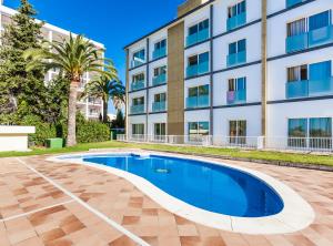 Bazén v ubytování Globales Playa Estepona nebo v jeho okolí