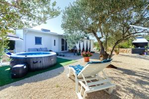 a yard with a chair and a hot tub at House Green Oasis in Vodice