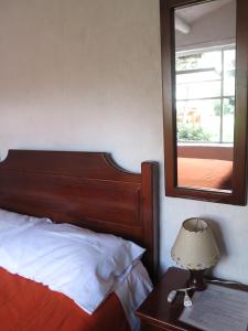 Postel nebo postele na pokoji v ubytování Hostal La Cazihita