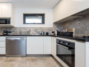 A kitchen or kitchenette at Across The Road From The Beach inlet side