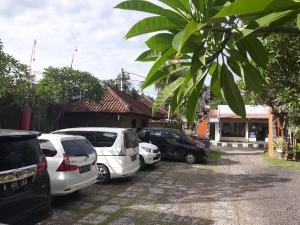a group of cars parked in a parking lot at Puri Bali Hotel in Lovina