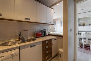Kuchyňa alebo kuchynka v ubytovaní Apartamento Carla + 11 fotografií