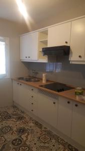 A kitchen or kitchenette at Apartamento con encanto, entrada privada