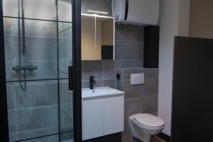 A bathroom at City Stay&Go Enschede