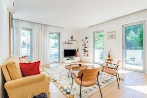 Imagen de la galería de Oeiras Elegant Retreat with Pool, en Oeiras 37 fotos más