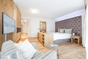 Łóżko lub łóżka w pokoju w obiekcie Das Central – Alpine . Luxury . Life
