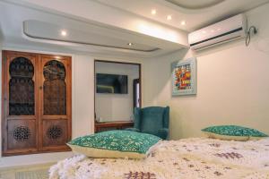 A bed or beds in a room at Casa Hassan