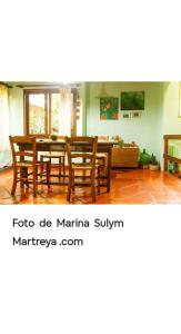 a living room with a dining room table and chairs at Jardín de Naipí 3 in Puerto Iguazú