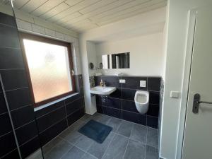 Een badkamer bij LD Apartments & Ferienwohnungen
