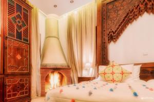 A bed or beds in a room at Casa Hassan