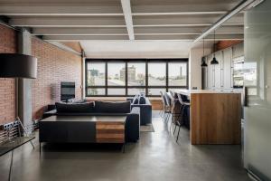 a living room with a couch and a table at Barcelona Apartment Republica in Barcelona