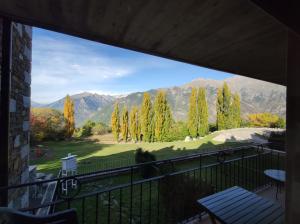 A general mountain view or a mountain view taken from Az apartmant