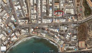 un mapa de una ciudad con un camino y agua en CASA MACU by Mhousing, en Playa Blanca