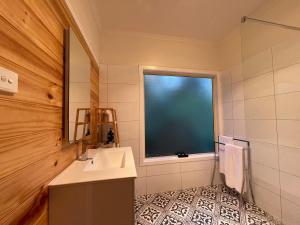 Koupelna v ubytování Tindoona Cottages + 37 fotografií