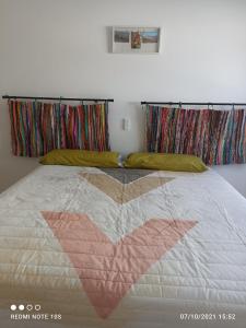 Łóżko lub łóżka w pokoju w obiekcie Apartamentos El Carmen