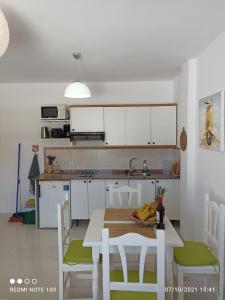 Kuchnia lub aneks kuchenny w obiekcie Apartamentos El Carmen