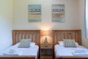 two beds sitting next to each other in a bedroom at Wrth y Nant in Saint Ishmael