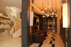 トレス・リオスにあるSamba Tres Riosのロビー(ソファ付)