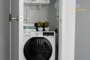 Φωτογραφία από το άλμπουμ του HIGH SPEC MODERN APARTMENT PRIME LOCATION! PARKING στο Ρέντινγκ