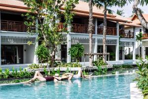 Bazén v ubytování Grand Mercure Khao Lak Bangsak nebo v jeho okolí