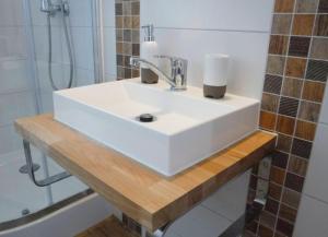 Kúpeľňa v ubytovaní APARTAMENT SKANDYNAWSKI 2-poziomowy SAUNA JACUZZI