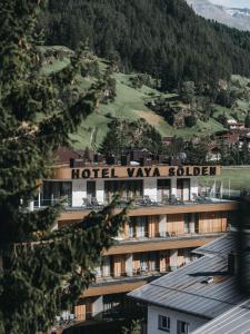 Nespecifikovaný výhled na hory nebo výhled na hory při pohledu z hotelu