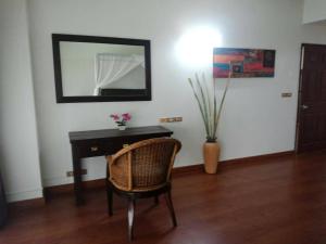 a room with a desk and a chair and a mirror at Sandy Home in Ban Thai Don (2)