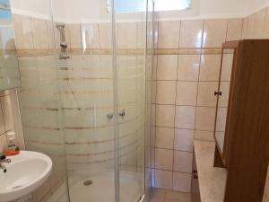 Kúpeľňa v ubytovaní Kuckó Apartman Berente