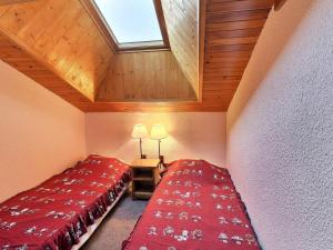 Appartement Méribel, 3 pièces, 6 personnes - FR-1-182-108にあるベッド