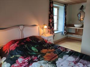 Rúm í herbergi á Gîte dix-huit