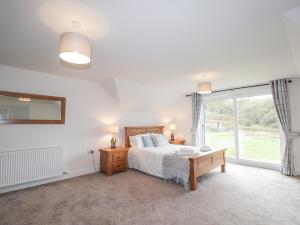 Ένα ή περισσότερα κρεβάτια σε δωμάτιο στο Lochside, 1 The Corries