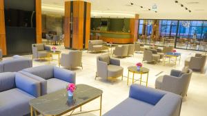 The lounge or bar area at SERENİTY COMFORT Hotel