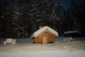 a log cabin with snow on top of it at Horrmundsgården i Sälen in Sälen