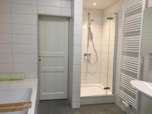 Koupelna v ubytování Schloß Roßdorf Ferienwohnungen & Camping + 34 fotografií