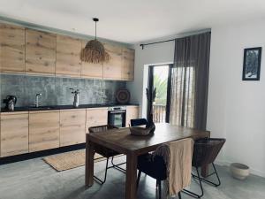 Kuchnia lub aneks kuchenny w obiekcie 3 bedroom ocean shore apartment