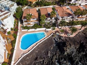 Basen w obiekcie 3 bedroom ocean shore apartment lub w pobliżu
