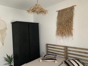 Łóżko lub łóżka w pokoju w obiekcie 3 bedroom ocean shore apartment