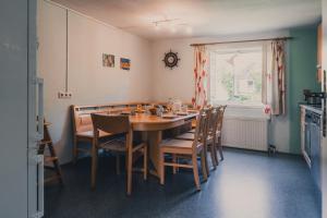 Kuchyň nebo kuchyňský kout v ubytování Helene Hohenems, 4-12 P, Haus, 4 Schlafzimmer, Küche, Parkplatz, Garten, Wifi