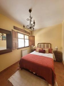 A bed or beds in a room at El Invernal de Picos