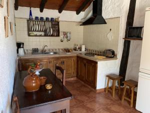 Kuchyň nebo kuchyňský kout v ubytování Casa rural las perez