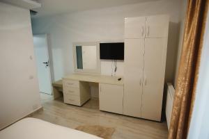 a bedroom with a desk and a mirror at Casa IANIS Turda in Turda