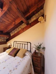 A bed or beds in a room at El Invernal de Picos