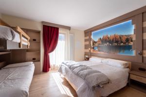 Postel nebo postele na pokoji v ubytování Berg Hotel Latemar Spitze