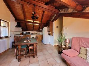 A seating area at El Invernal de Picos