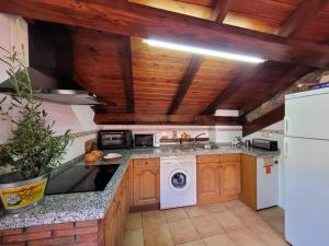 A kitchen or kitchenette at El Invernal de Picos