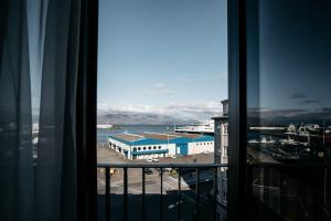 Nespecifikovaný výhled na hory nebo výhled na hory při pohledu z hotelu