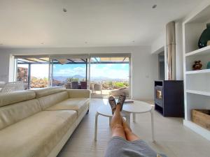 A seating area at Private villa with pool in Lajares