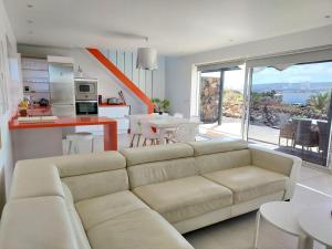 A kitchen or kitchenette at Private villa with pool in Lajares